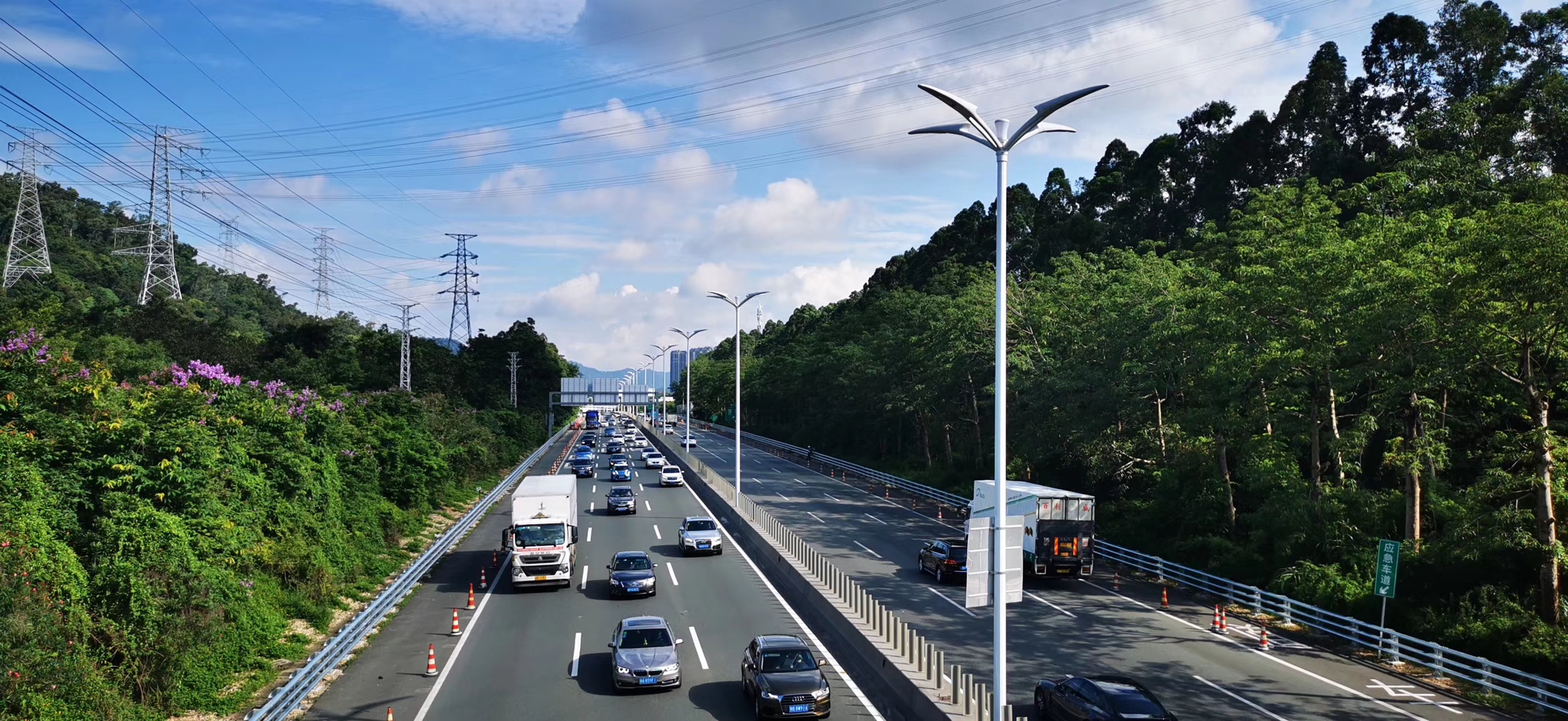 广深高快深圳段路灯项目.jpg